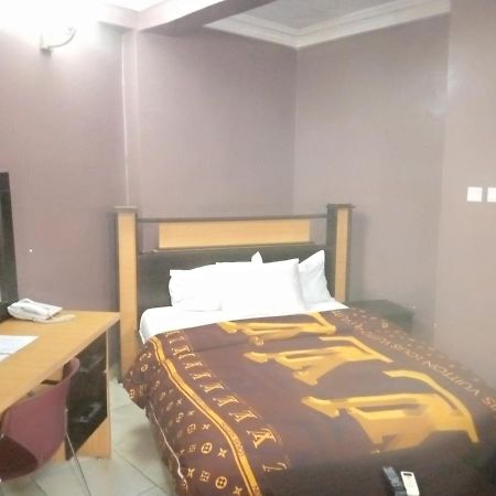 Royalview Hotel And Suites Lagos Bagian luar foto