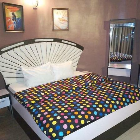 Royalview Hotel And Suites Lagos Bagian luar foto