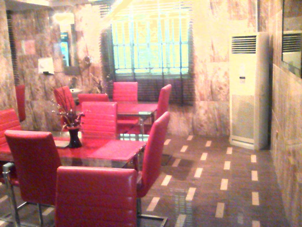 Royalview Hotel And Suites Lagos Bagian luar foto