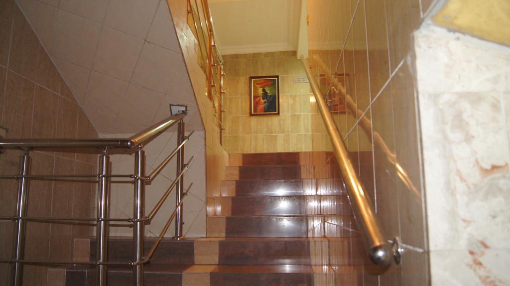 Royalview Hotel And Suites Lagos Bagian luar foto
