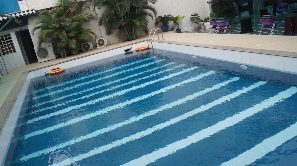 Royalview Hotel And Suites Lagos Bagian luar foto