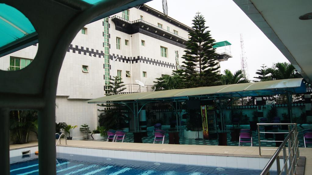 Royalview Hotel And Suites Lagos Bagian luar foto
