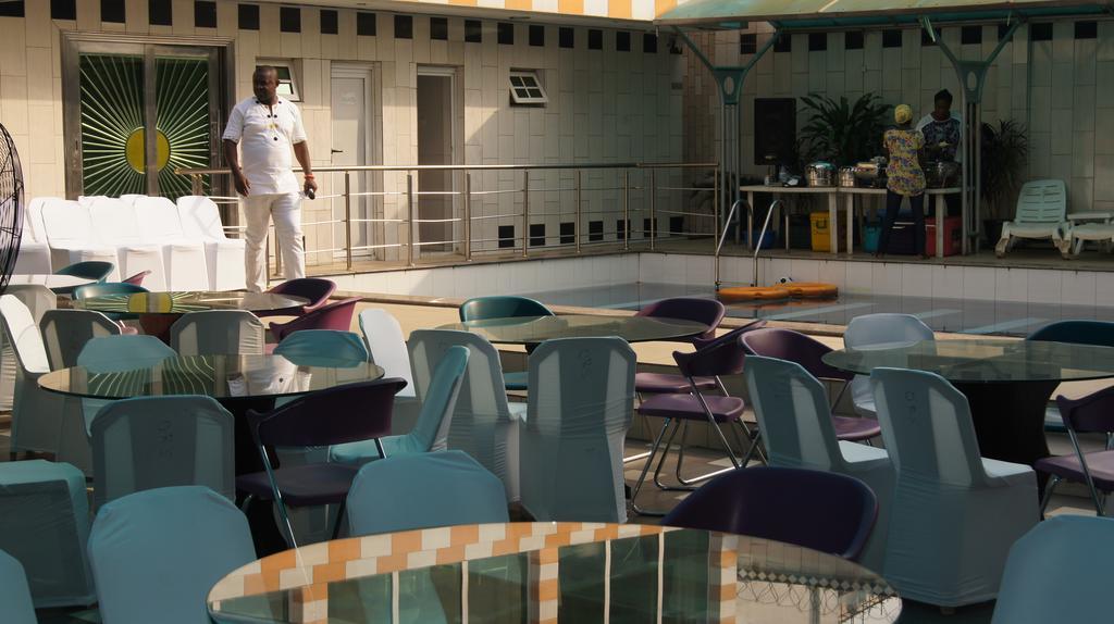 Royalview Hotel And Suites Lagos Bagian luar foto