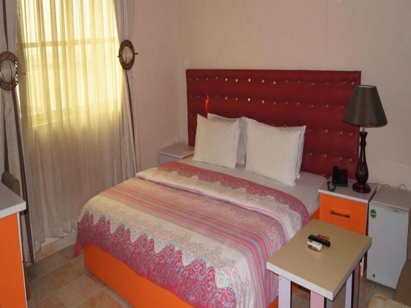 Royalview Hotel And Suites Lagos Bagian luar foto