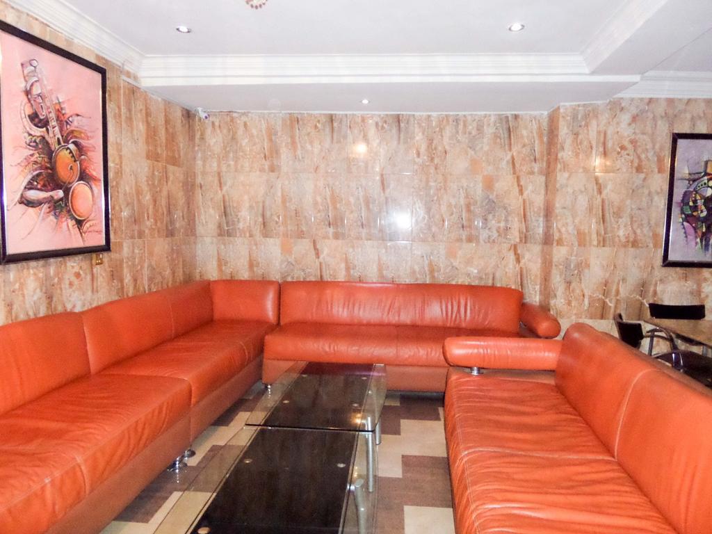 Royalview Hotel And Suites Lagos Bagian luar foto