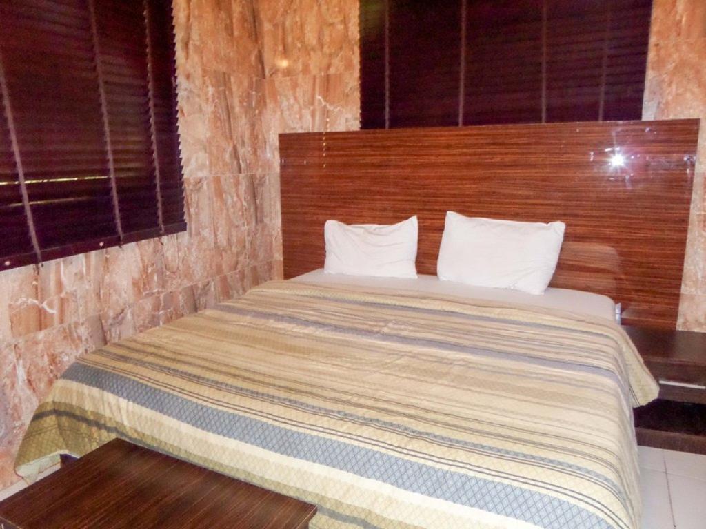 Royalview Hotel And Suites Lagos Bagian luar foto