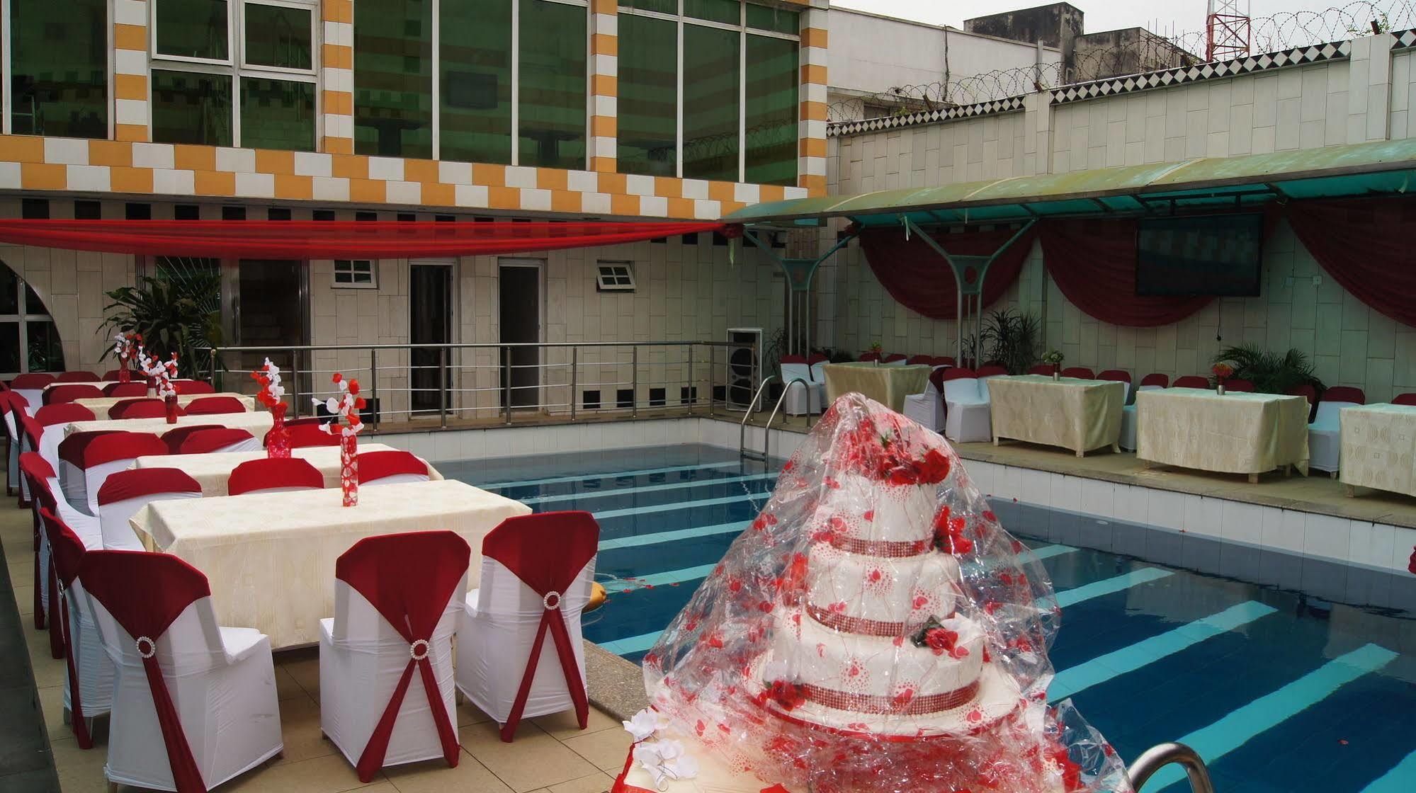 Royalview Hotel And Suites Lagos Bagian luar foto