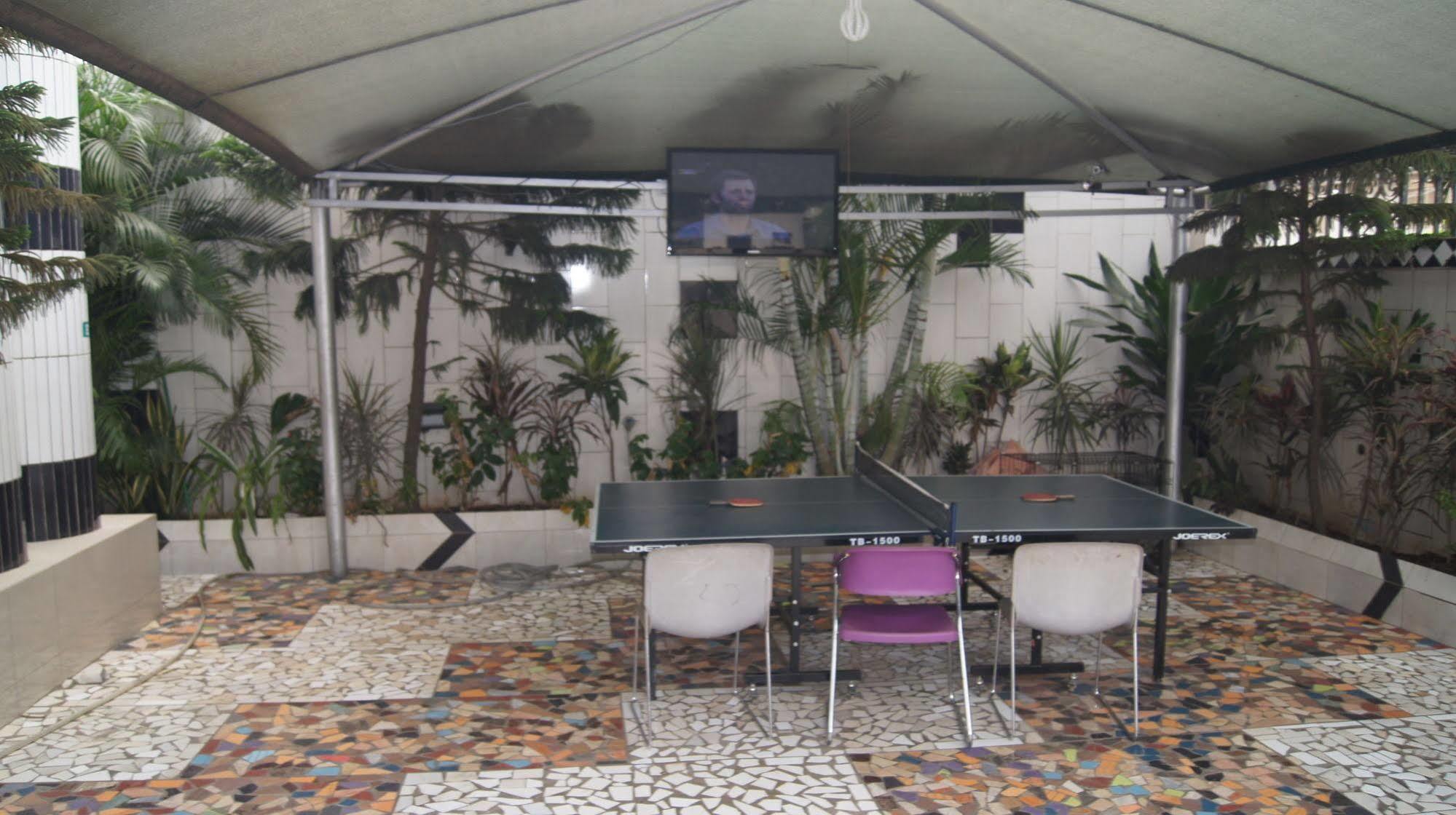 Royalview Hotel And Suites Lagos Bagian luar foto