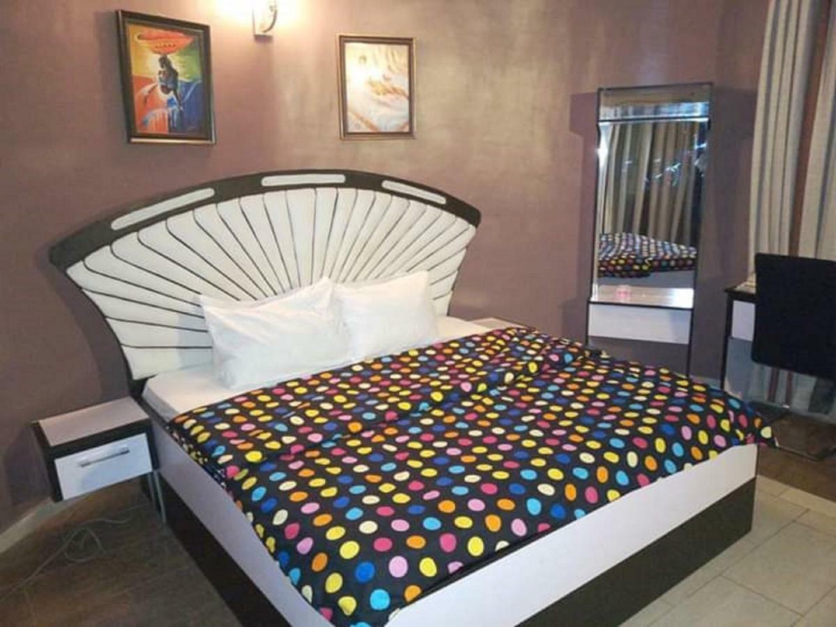 Royalview Hotel And Suites Lagos Bagian luar foto